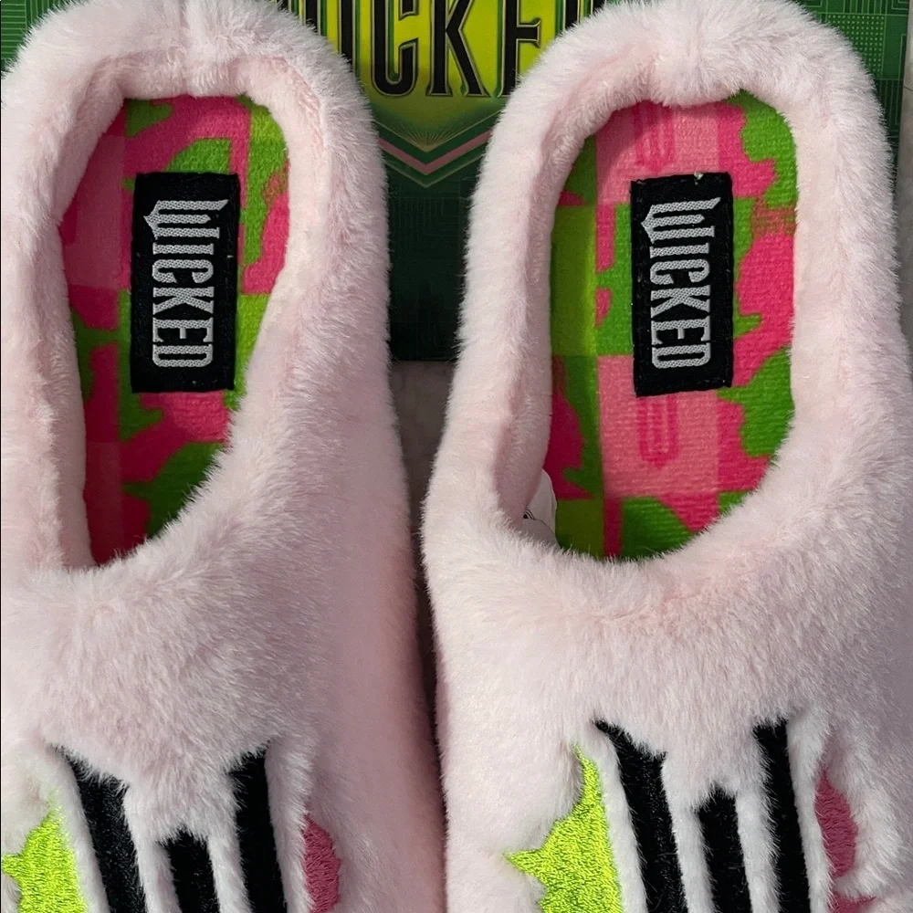 NWT Wicked Kids Scuff Slippers in Pink and Green Size 11/12 Child